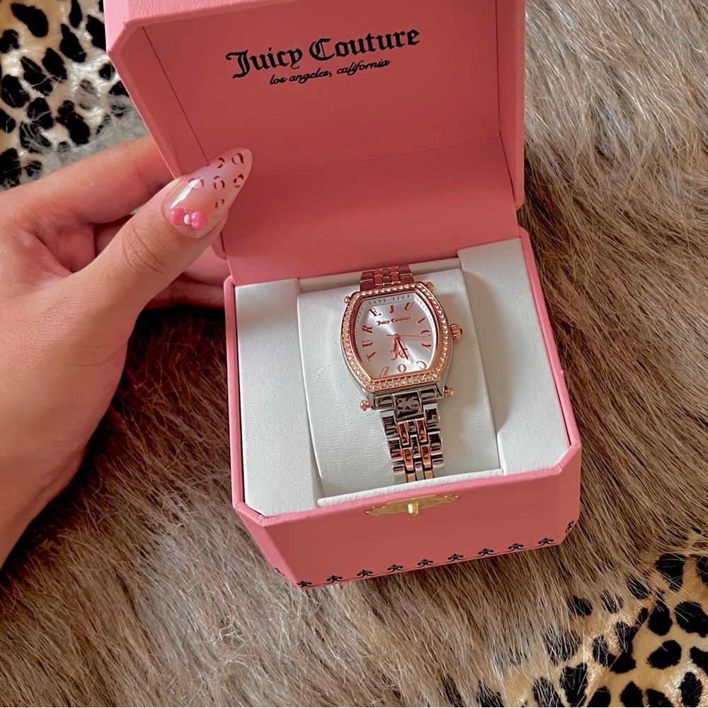 ꕤ 𝐒𝐎𝐋𝐃 ꕤ JUICY COUTURE Women’s Analog Watch in Rose Gold and Silver ⋆ NWOT ⋆